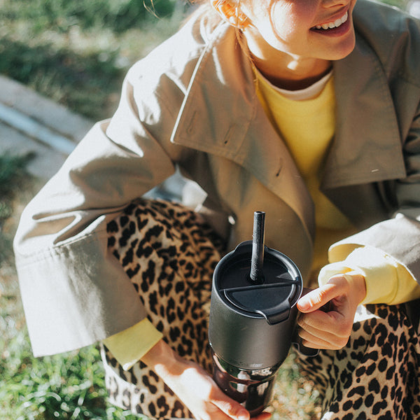 26oz_rise_tumbler_black_woman_topview_square_600x.jpg