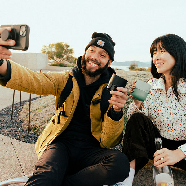 8oz_rise_lowball_black_iceberg_couple_selfie_city_square_600x.jpg