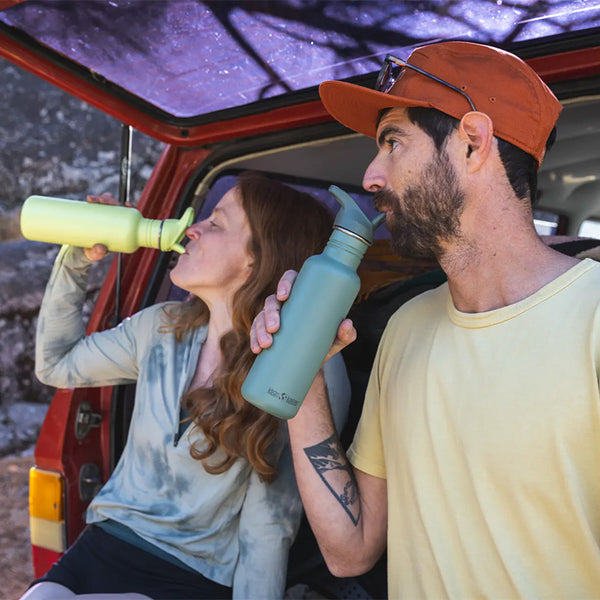classic_27oz_flip_seal_couple_tailgate_tip-sip_square_600x.jpg