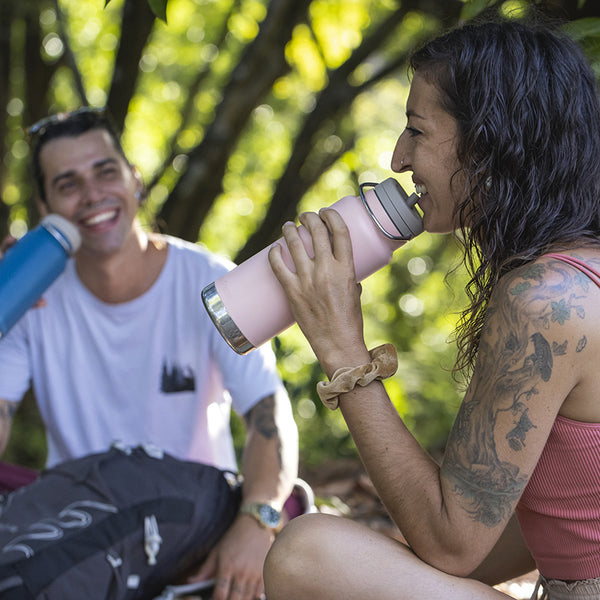 tkwide_32oz_insulated_bottle_twist_costarica_couple_drink_square_600x.jpg